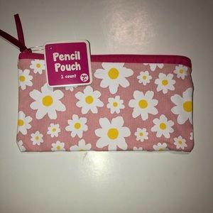 Pencil pouch Daisies Daisy graphic NWT